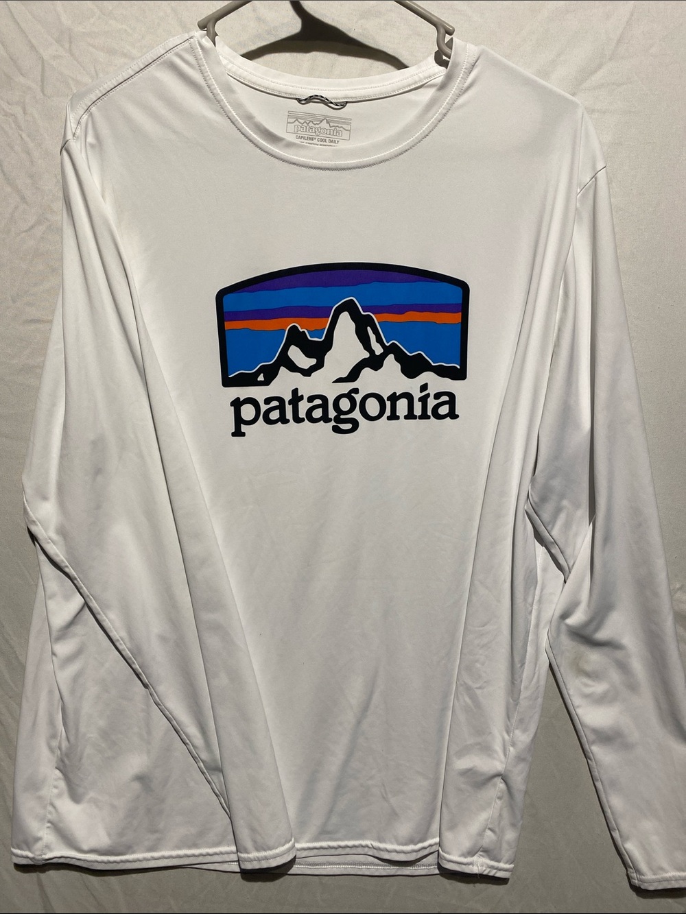 Patagonia capilene cool daily White Long Sleeve sun shirt